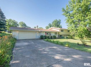 2613 Mayflower Dr, Pekin, IL