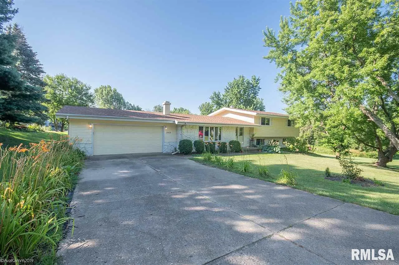 2613 Mayflower Dr photo 1