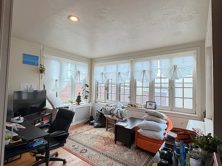 2104 Pine St #3R — Photo 6