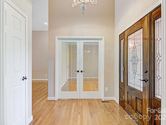 5th image of 2269 Willow Creek Dr