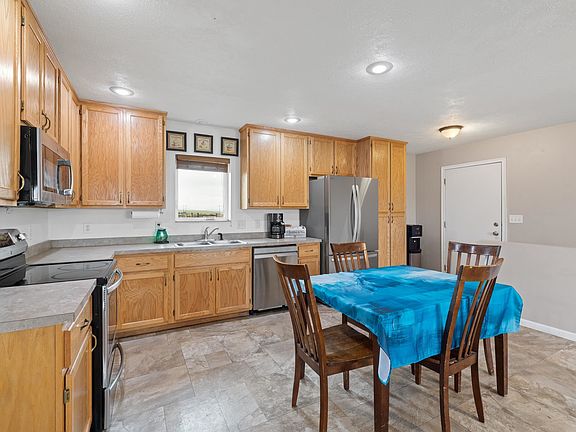 5th image of 14682 Saddlehorn Ct