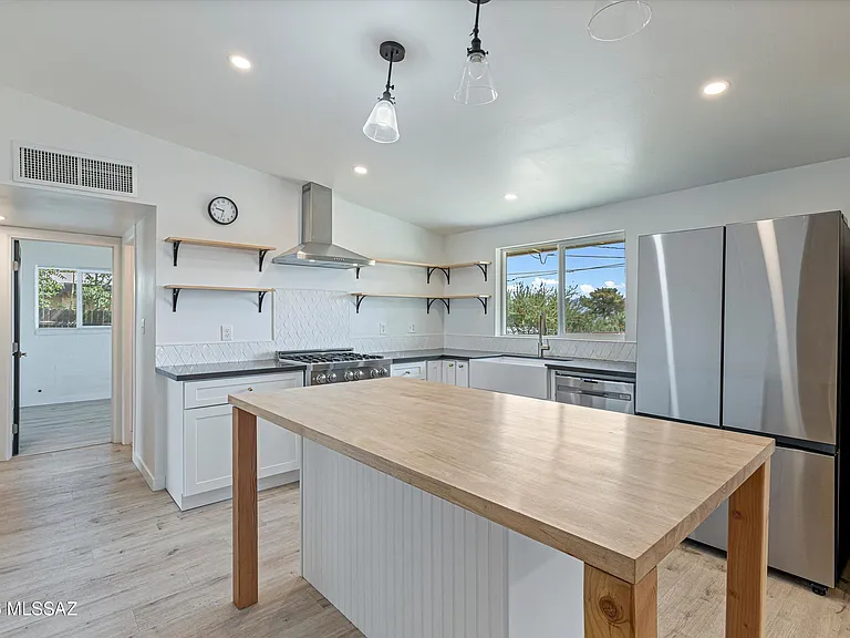 227 S Avenue B — Photo 7