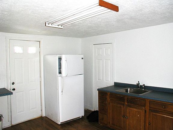 3rd image of 22 Franklin St Floor 2