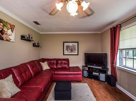 2nd image of 3912 Brookcrest Dr NE