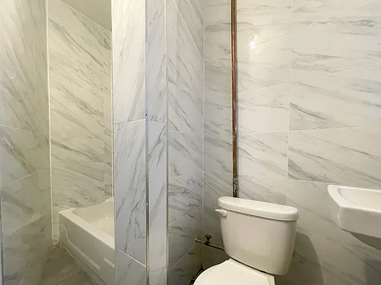 Rented by Kahen Properties | media 10