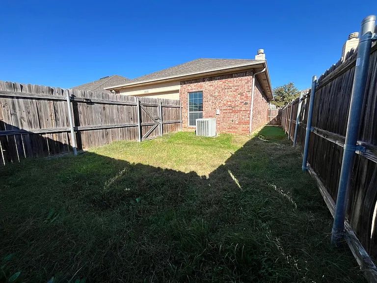 1506 Poinsettia Blvd — Photo 16