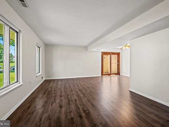 3rd image of 89 King Henry Cir #89