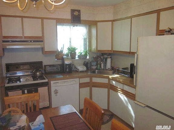 3rd image of 171 Linden St