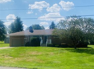 200 Mapeat Ln, New Castle, PA 16101