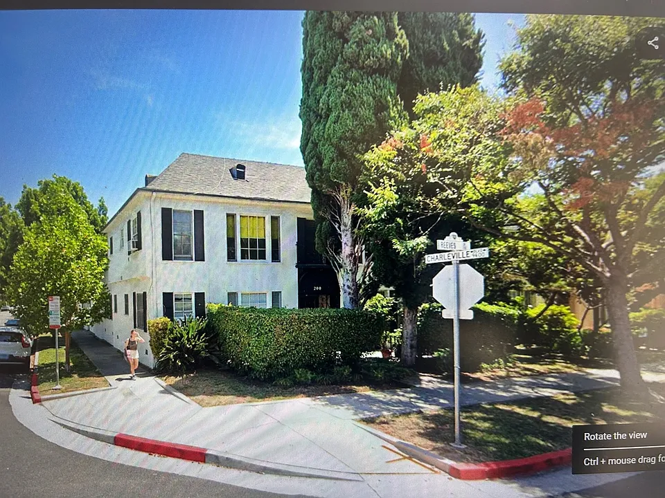 200 S Reeves Dr #3