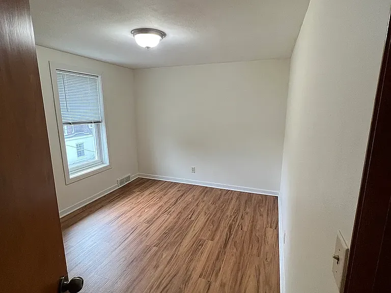 209 2nd St NW #1-2 — Photo 15