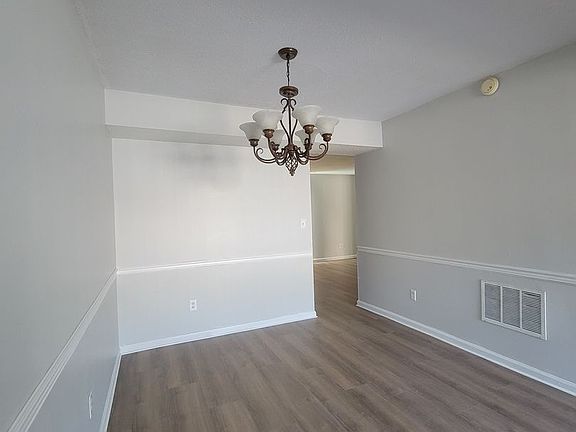3rd image of 804 Pepper Mill Pl