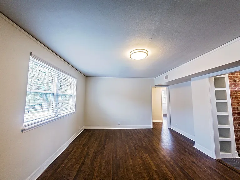 847 Highland Ave — Photo 2