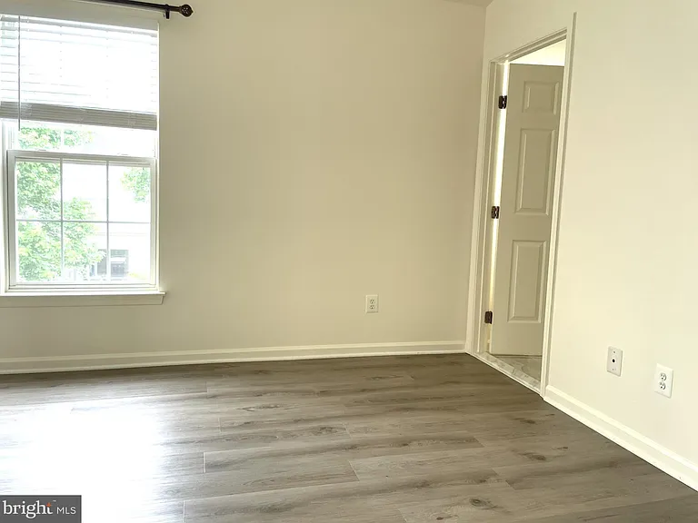 2540 Banshire Dr — Photo 31