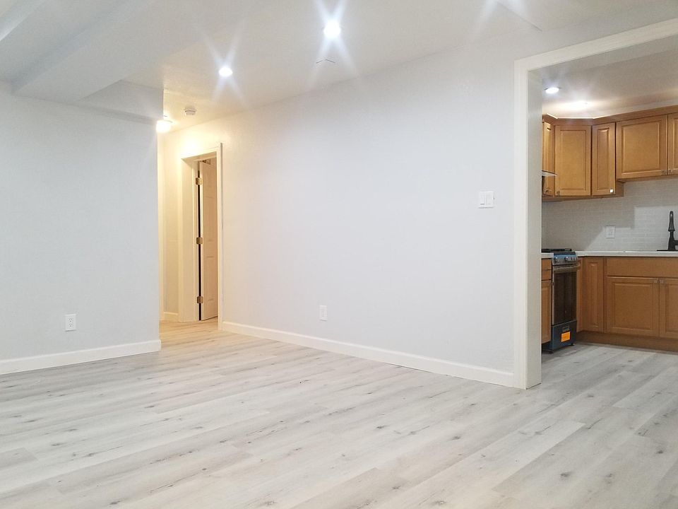 1st image of 1480 Waller St #9