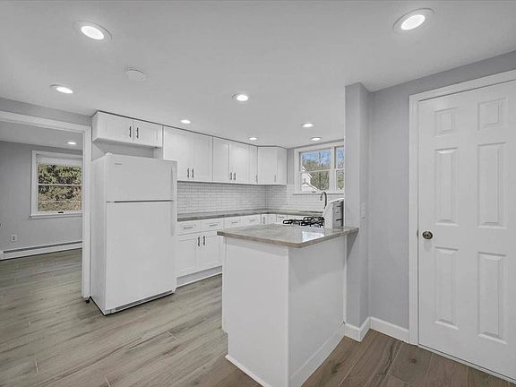 3rd image of 205 Hudson St APT 2