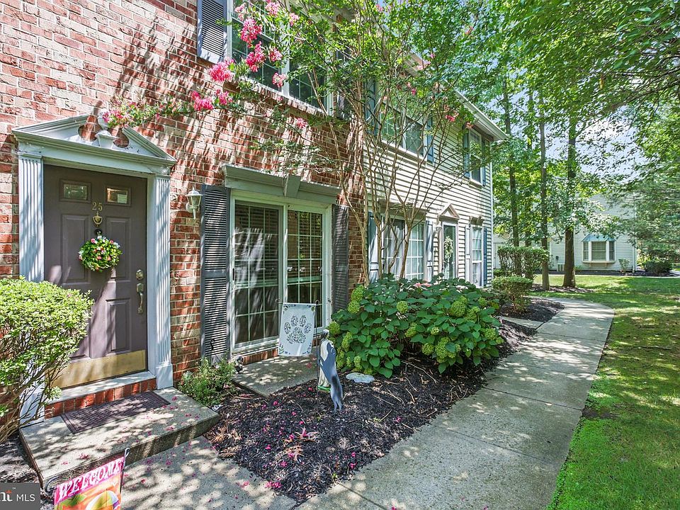 1st image of 25 Chambord Ct