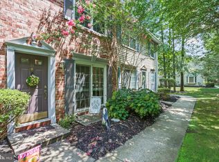 25 Chambord Ct, Hamilton, NJ 08619