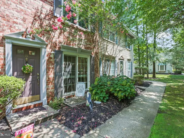 25 Chambord Ct, Hamilton, NJ 08619