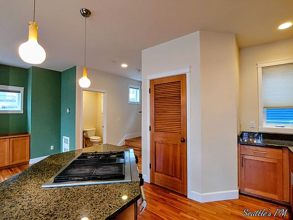 5th image of 219 24th Ave E Unit A