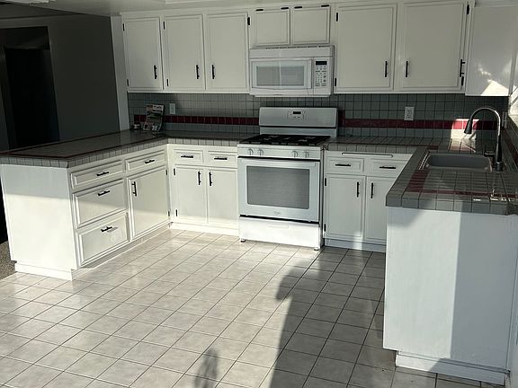 3rd image of 13496 Pyramid Dr