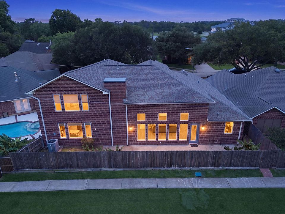 1st image of 412 Live Oak Ln