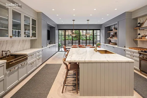 Sold by Sotheby's International Realty | media 9