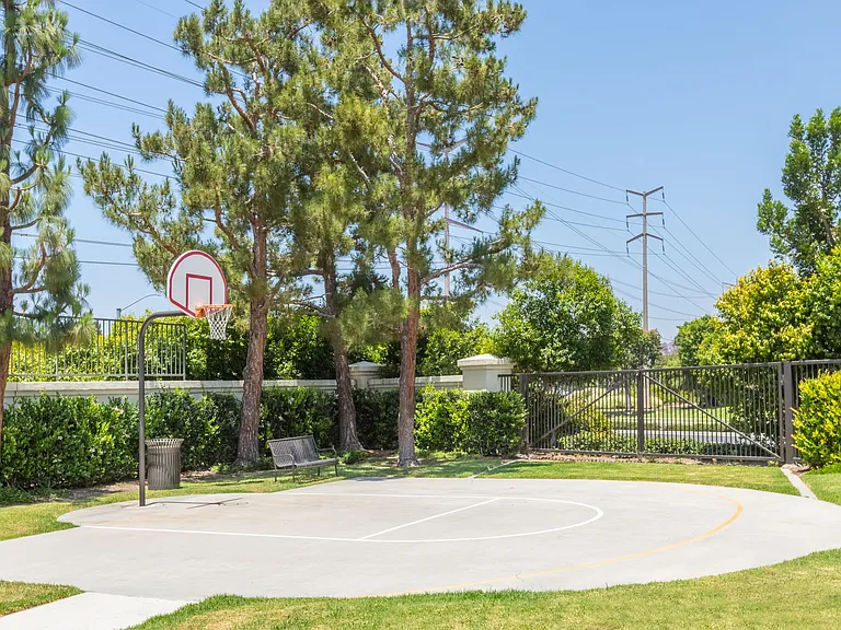 Santa Maria Apartment Homes — Photo 6