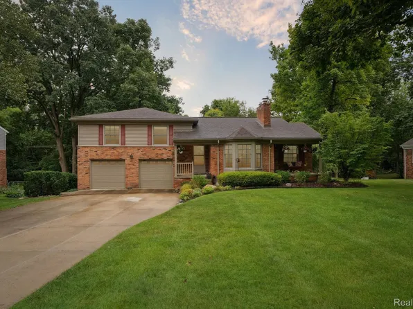 425 Kendry Ave, Bloomfield Hills, MI 48302