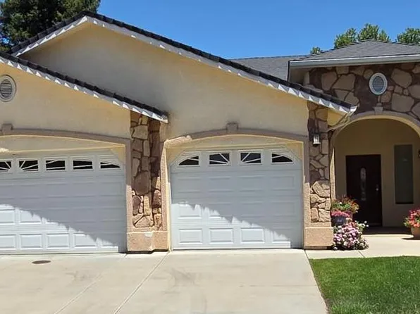 155 N McKelvy Ave, Clovis, CA 93611