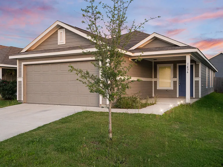 1436 Mahogany Ln — Photo 2