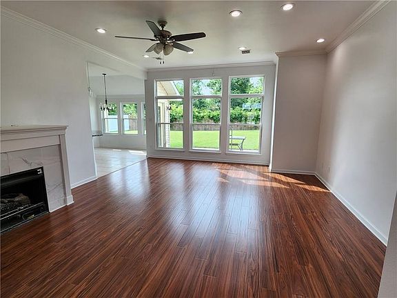 5th image of 208 Stanton Hall Dr