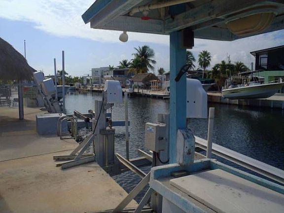 Boat lift