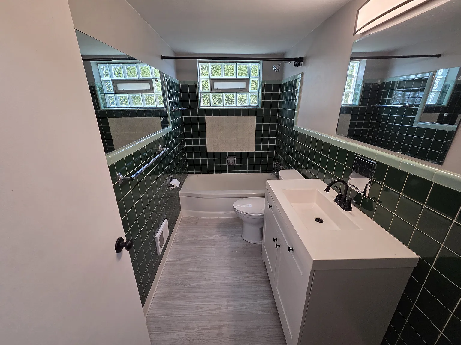 2 bed, 1020 sqft, $1,300 — Photo 3