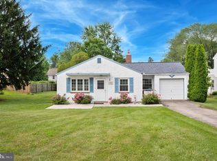 902 Hunters Ln, Oreland, PA 19075