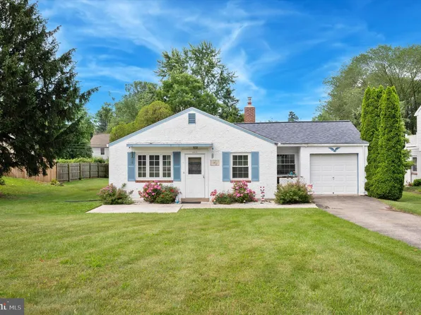 902 Hunters Ln, Oreland, PA 19075