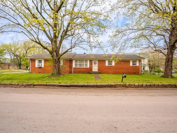 611 E 2nd St, Russellville, KY 42276