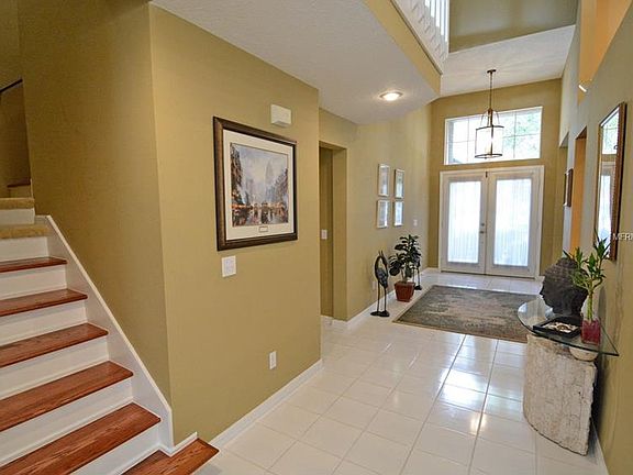 3rd image of 828 N Lake Claire Cir