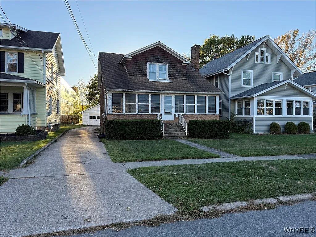 35 Beverly Ave photo 1