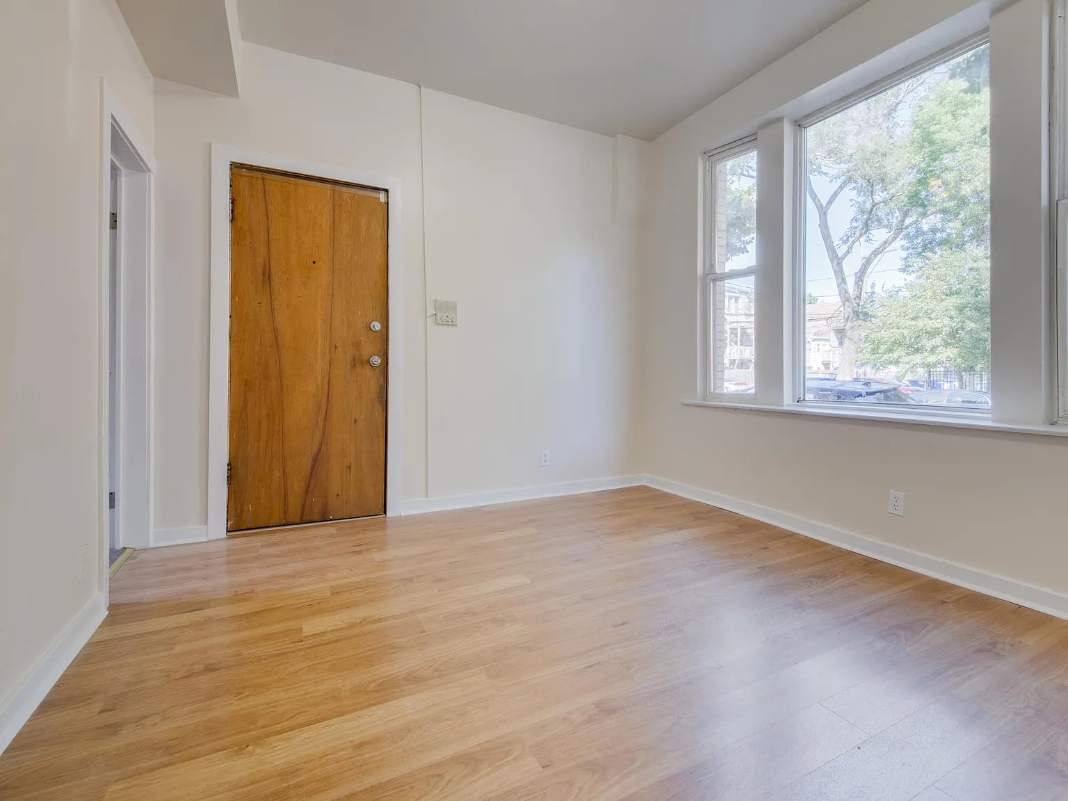 2 bed, 700 sqft, $1,450 — Photo 2