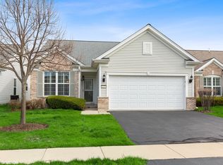 2777 Beacon Point Cir, Elgin, IL 60124