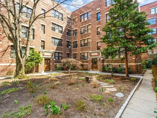 36 Ash St, Cambridge, MA 02138