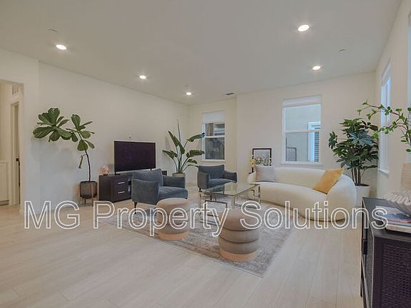 4th image of 559 Sapphire St