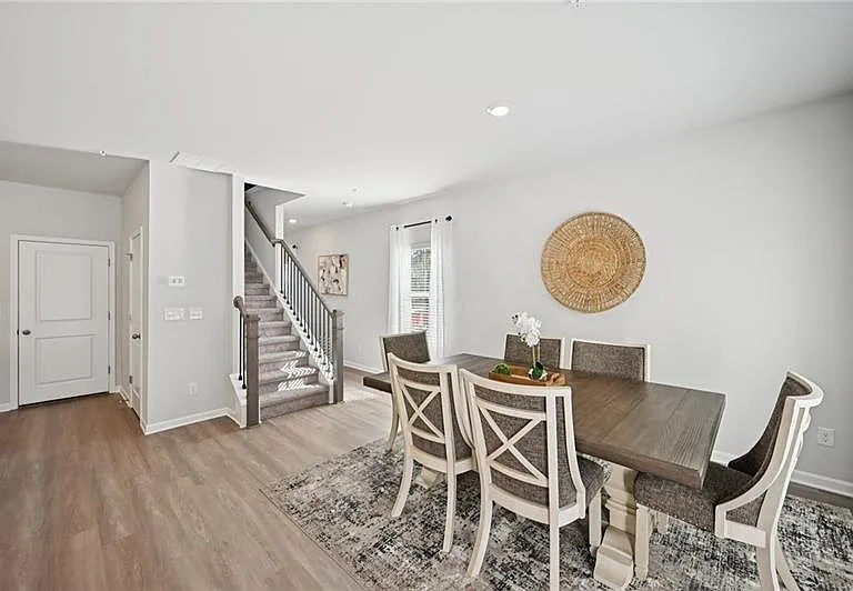 405 Lanier Cir — Photo 9