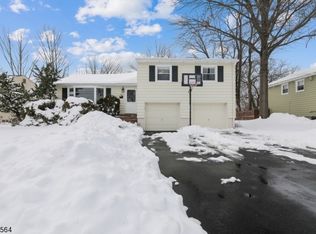 24 Garden Oval, Springfield, NJ 07081