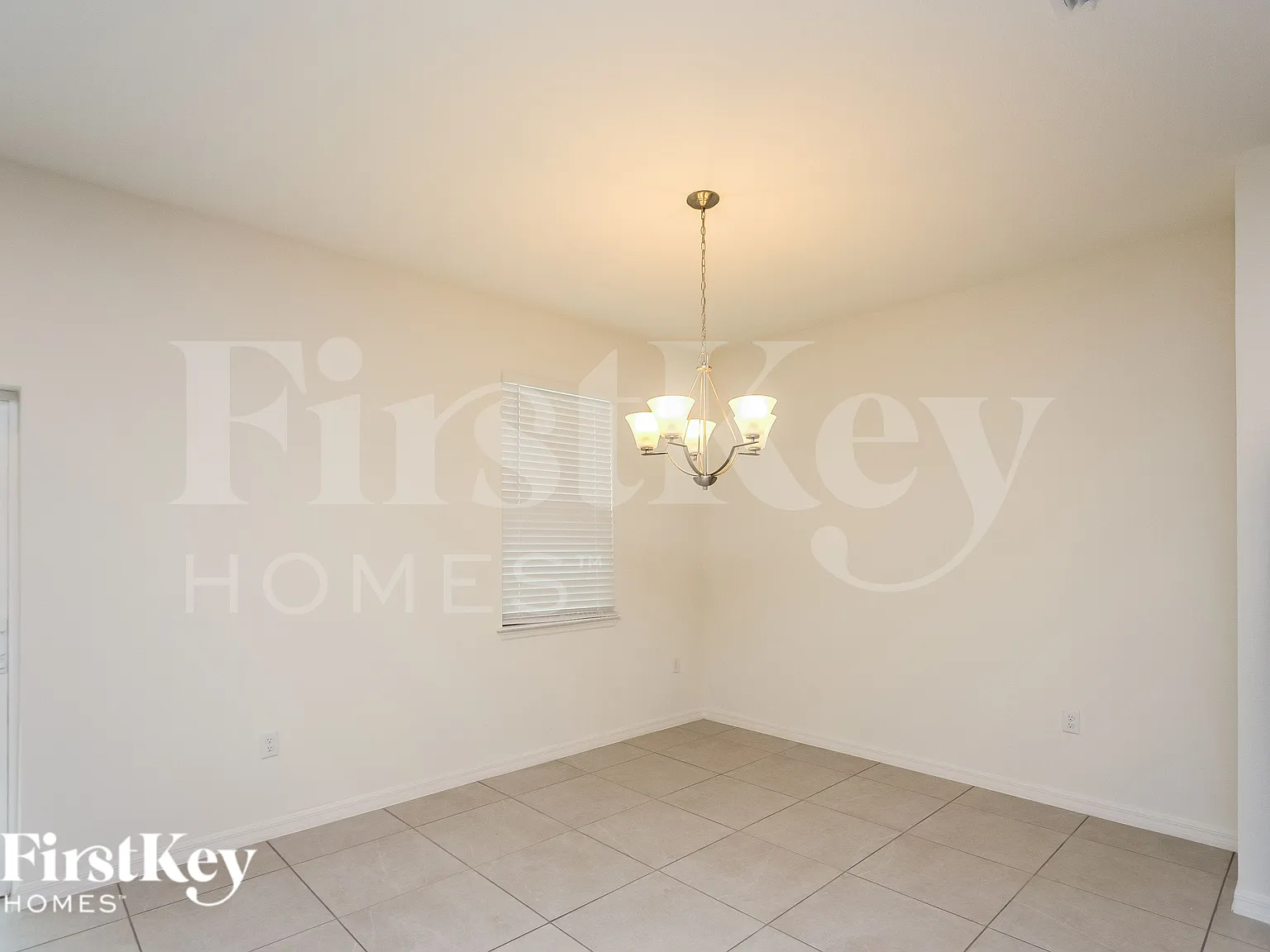 3 bed, 2.0 bath, 1350 sqft, $1,645 — Photo 3