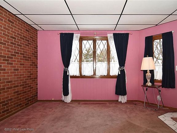 3rd image of 18-20 Garfield Ave E