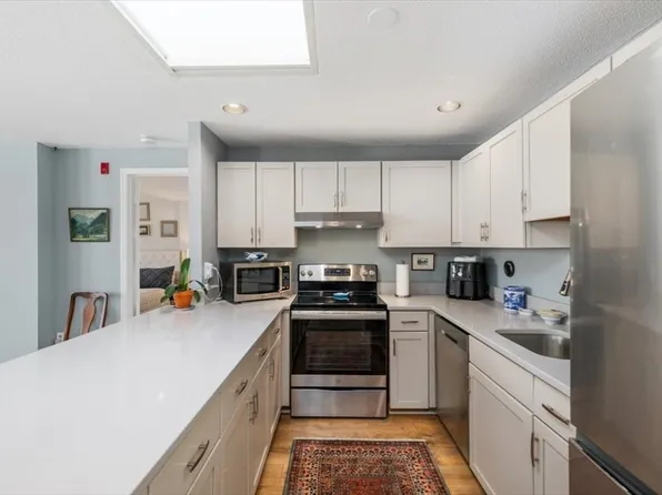 11 Church St Unit 702, Salem, MA 01970