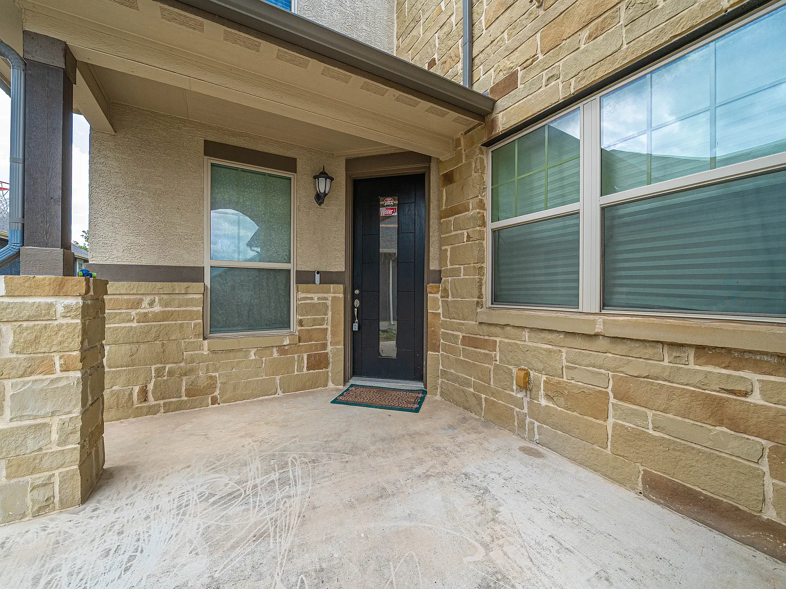 6 bed, 3815 sqft, $3,900 — Photo 4