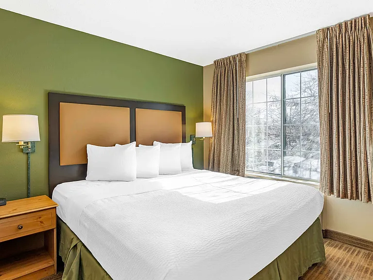 Deluxe Studio - 1 King Bed